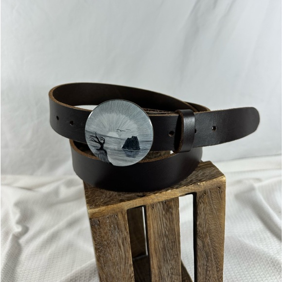 Genuine vintage round enamel belt buckle with tree ocean view leather belt  42 - Picture 7 of 12